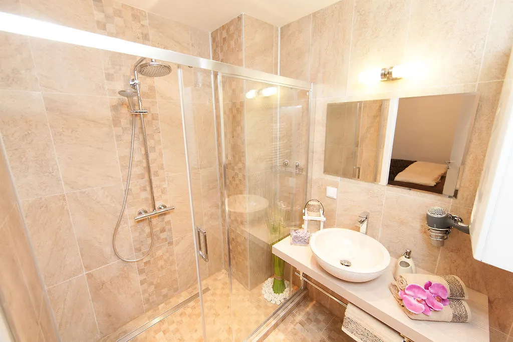 Traditional Apartments Vienna Tav - Design 0*,  Austria